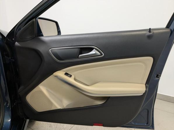 Mercedes-Benz GLA I (X156) Рестайлинг с пробегом 2019 года, цена 2 400 000 рублей, 92405 км, внедорожник, Автокод Объявления