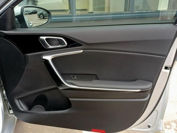 Kia Ceed III с пробегом 2019 года, цена 1 799 000 рублей, 121852 км, универсал, Автокод Объявления
