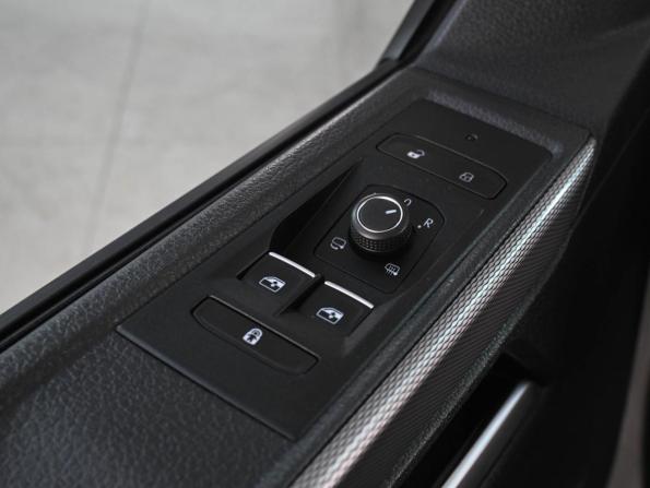 Volkswagen Multivan T6 Рестайлинг с пробегом 2021 года, цена 6 249 000 рублей, 105625 км, минивэн, Автокод Объявления