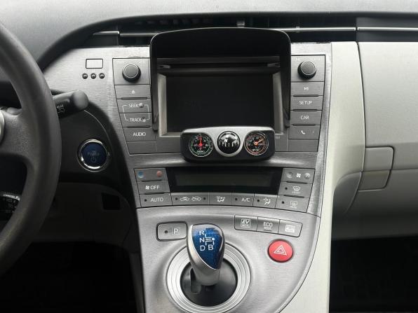 Toyota Prius III Рестайлинг (XW30) с пробегом 2013 года, цена 1 064 000 рублей, 160516 км, лифтбек, Автокод Объявления