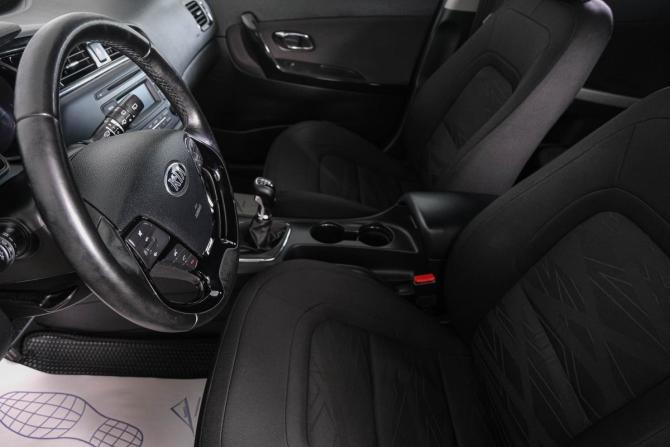 Kia Ceed II Рестайлинг с пробегом 2017 года, цена 1 349 000 рублей, 191000 км, хэтчбек, Автокод Объявления