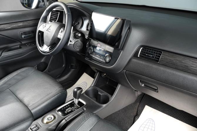 Mitsubishi Outlander III Рестайлинг с пробегом 2015 года, цена 1 799 000 рублей, 158500 км, внедорожник, Автокод Объявления