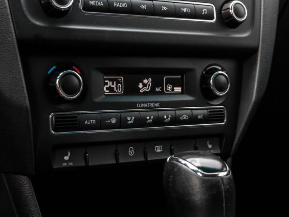 Skoda Rapid I с пробегом 2014 года, цена 930 000 рублей, 248974 км, лифтбек, Автокод Объявления