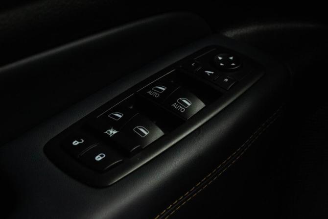 Jeep Grand Cherokee IV (WK2) Рестайлинг с пробегом 2013 года, цена 2 100 000 рублей, 187630 км, внедорожник, Автокод Объявления