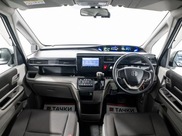 Honda Stepwgn V с пробегом 2017 года, цена 1 950 000 рублей, 48460 км, минивэн, Автокод Объявления