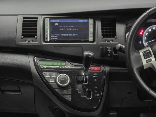 Toyota ISis I Рестайлинг с пробегом 2012 года, цена 1 270 000 рублей, 185000 км, минивэн, Автокод Объявления
