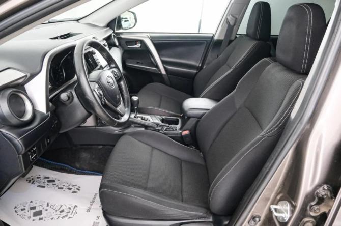 Toyota RAV4 IV (XA40) Рестайлинг с пробегом 2018 года, цена 2 599 000 рублей, 137034 км, внедорожник, Автокод Объявления