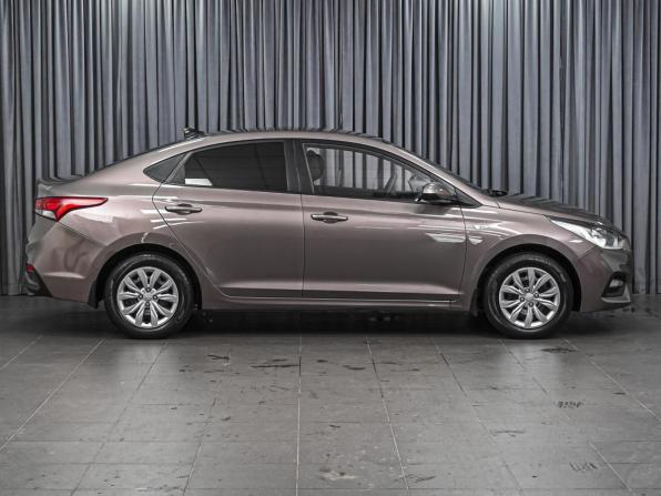 Hyundai Solaris II с пробегом 2017 года, цена 1 130 000 рублей, 215757 км, седан, Автокод Объявления