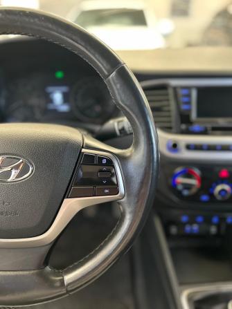 Hyundai Solaris II с пробегом 2018 года, цена 1 219 000 рублей, 136005 км, седан, Автокод Объявления