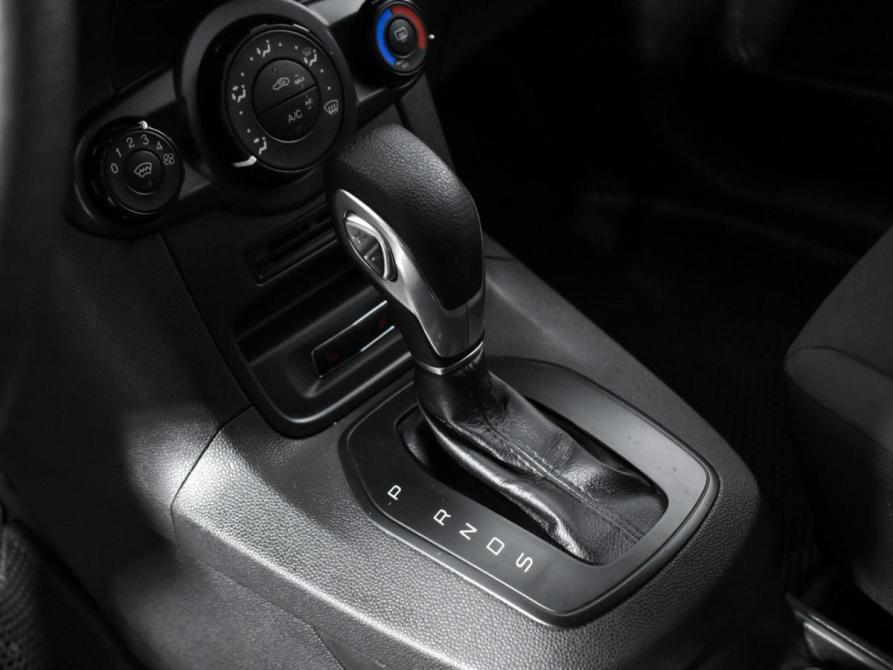 Ford Fiesta Mk6 Рестайлинг Санкт-Петербург  - изображение 11