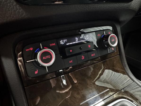 Volkswagen Touareg II с пробегом 2013 года, цена 2 000 000 рублей, 254517 км, внедорожник, Автокод Объявления