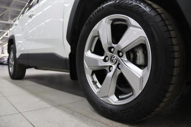 Toyota RAV4 V (XA50) с пробегом 2019 года, цена 2 795 950 рублей, 107901 км, внедорожник, Автокод Объявления