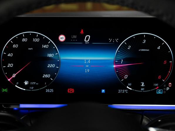 Mercedes-Benz V-Класс III (W447) Рестайлинг 2 с пробегом 2026 года, цена 14 600 000 рублей, 16 км, минивэн, Автокод Объявления