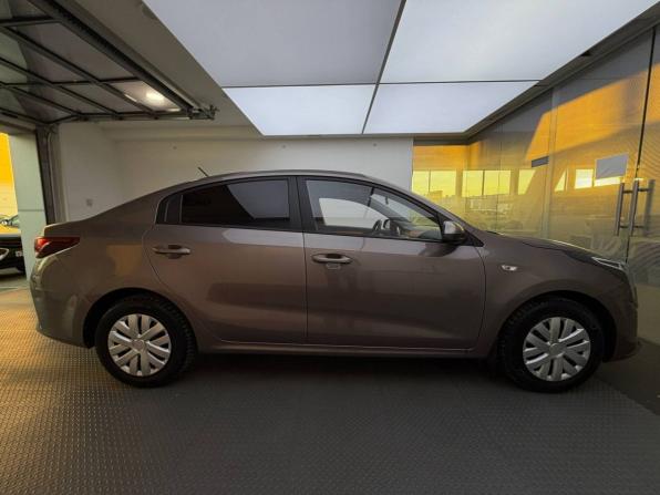 Kia Rio IV Рестайлинг с пробегом 2020 года, цена 1 599 000 рублей, 64650 км, седан, Автокод Объявления