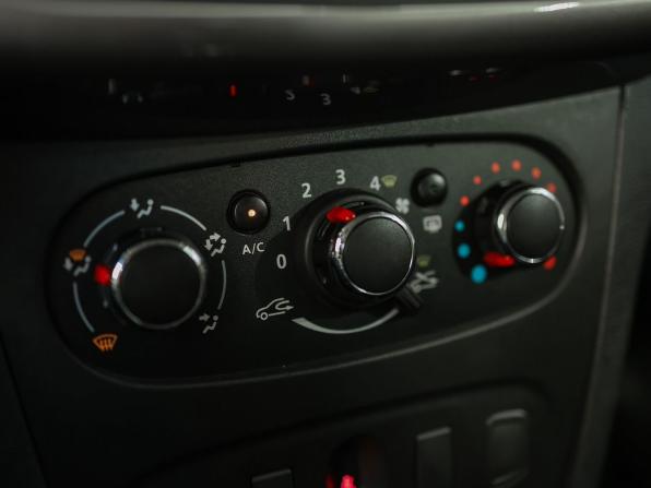 Renault Sandero II Рестайлинг с пробегом 2020 года, цена 1 420 000 рублей, 32010 км, хэтчбек, Автокод Объявления