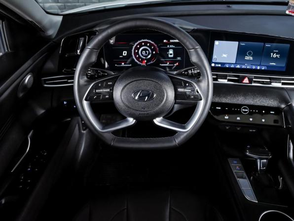 Hyundai Elantra VII (CN7) с пробегом 2021 года, цена 2 000 000 рублей, 55995 км, седан, Автокод Объявления