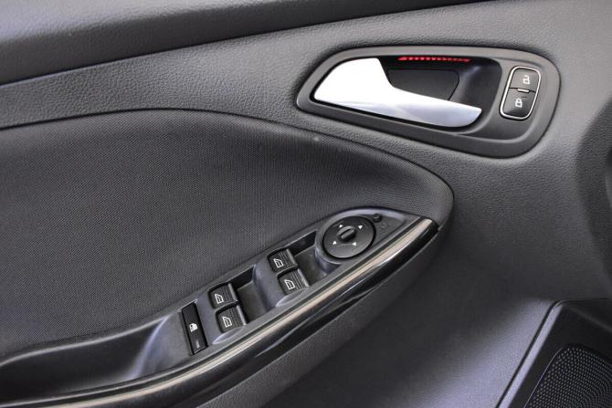 Ford Focus III Рестайлинг с пробегом 2018 года, цена 1 040 000 рублей, 205988 км, хэтчбек, Автокод Объявления