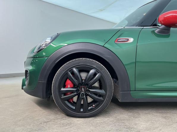 Mini Hatch III (F55/F56) Рестайлинг с пробегом 2020 года, цена 2 790 000 рублей, 54102 км, хэтчбек, Автокод Объявления
