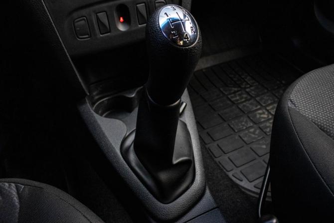 Renault Logan II Рестайлинг с пробегом 2019 года, цена 1 179 000 рублей, 83427 км, седан, Автокод Объявления