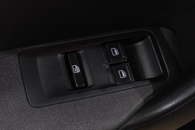 Volkswagen Polo V Рестайлинг с пробегом 2016 года, цена 1 099 000 рублей, 183000 км, седан, Автокод Объявления