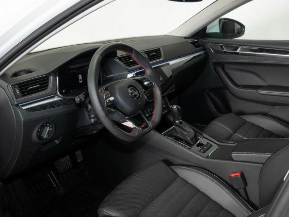 Skoda Superb III Рестайлинг с пробегом 2024 года, цена 4 635 000 рублей, 6600 км, лифтбек, Автокод Объявления