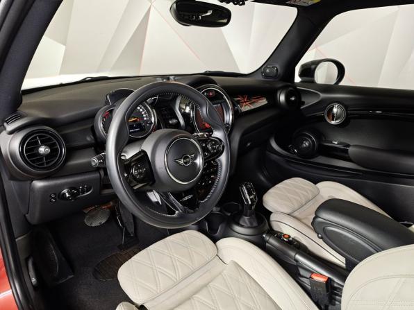 Mini Hatch III (F55/F56) Рестайлинг с пробегом 2020 года, цена 2 793 000 рублей, 59495 км, хэтчбек, Автокод Объявления