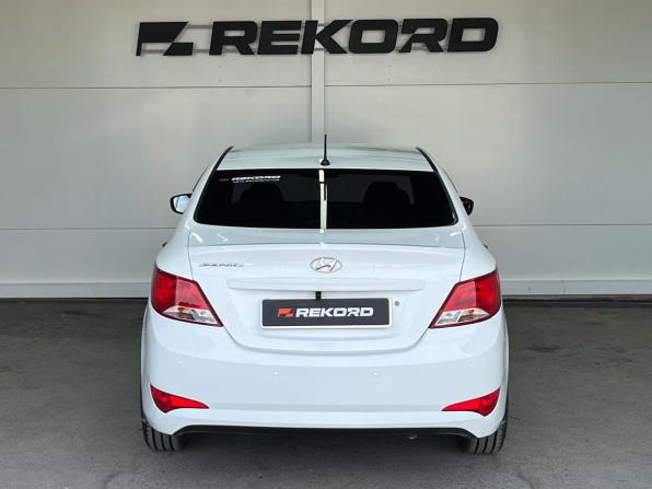 Hyundai Solaris I Рестайлинг с пробегом 2016 года, цена 1 049 000 рублей, 136000 км, седан, Автокод Объявления