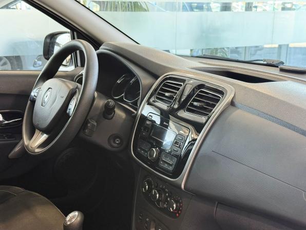 Renault Logan II с пробегом 2018 года, цена 897 000 рублей, 152820 км, седан, Автокод Объявления