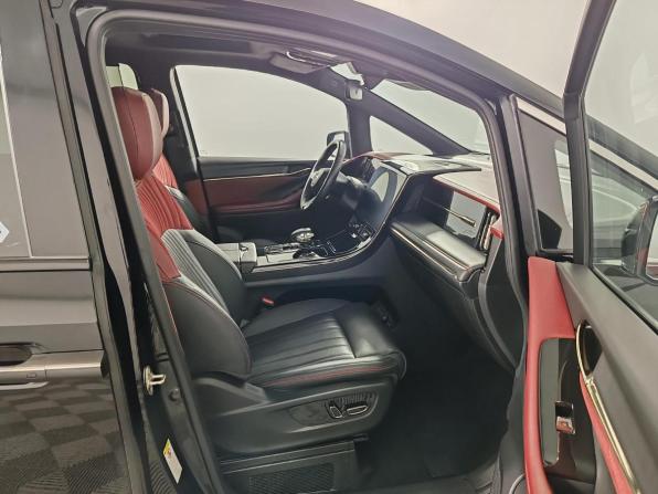 GAC M8 с пробегом 2024 года, цена 4 299 000 рублей, 53943 км, минивэн, Автокод Объявления