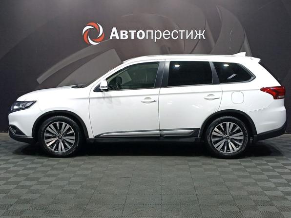 Mitsubishi Outlander III Рестайлинг 3 с пробегом 2021 года, цена 1 980 000 рублей, 164000 км, внедорожник, Автокод Объявления