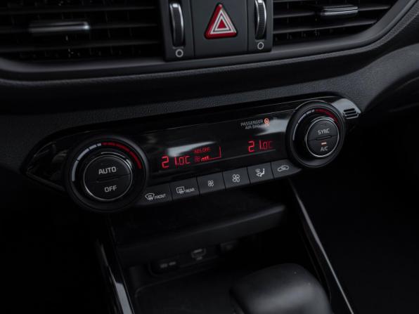 Kia Cerato IV Рестайлинг с пробегом 2021 года, цена 2 065 000 рублей, 35746 км, седан, Автокод Объявления