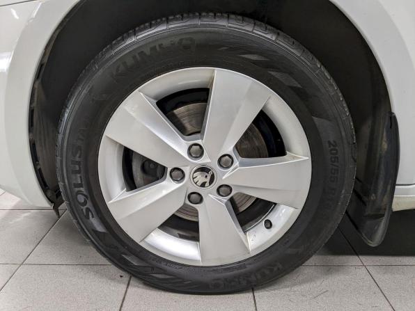 Skoda Octavia III (A7) Рестайлинг с пробегом 2019 года, цена 1 940 000 рублей, 126687 км, лифтбек, Автокод Объявления