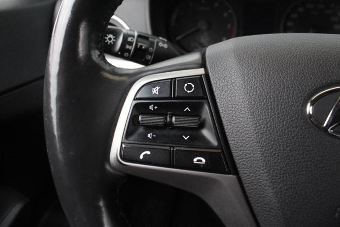 Hyundai Solaris II с пробегом 2017 года, цена 1 310 000 рублей, 132610 км, седан, Автокод Объявления