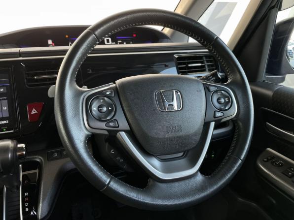 Honda Stepwgn V Рестайлинг с пробегом 2018 года, цена 2 210 000 рублей, 144180 км, минивэн, Автокод Объявления