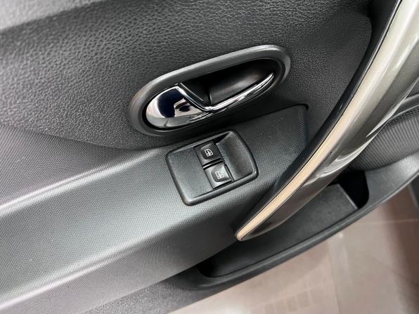 Renault Sandero II с пробегом 2015 года, цена 1 065 000 рублей, 100430 км, хэтчбек, Автокод Объявления