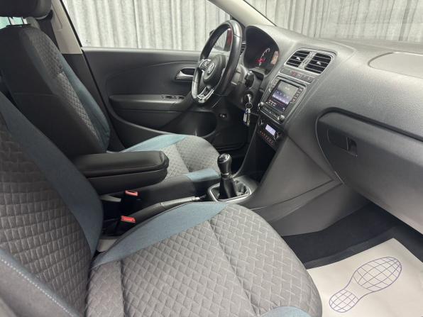 Volkswagen Polo V Рестайлинг с пробегом 2019 года, цена 1 330 000 рублей, 96703 км, седан, Автокод Объявления