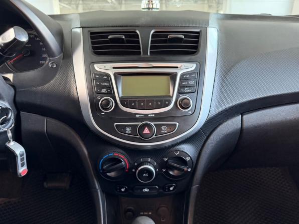 Hyundai Solaris I с пробегом 2013 года, цена 729 000 рублей, 114000 км, хэтчбек, Автокод Объявления