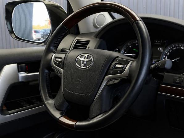 Toyota Land Cruiser 200 Series Рестайлинг 2 с пробегом 2017 года, цена 7 677 000 рублей, 74541 км, внедорожник, Автокод Объявления