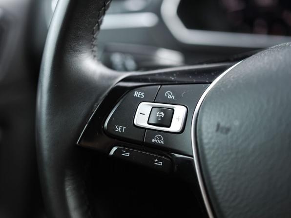 Volkswagen Tiguan II с пробегом 2018 года, цена 3 299 000 рублей, 126300 км, внедорожник, Автокод Объявления