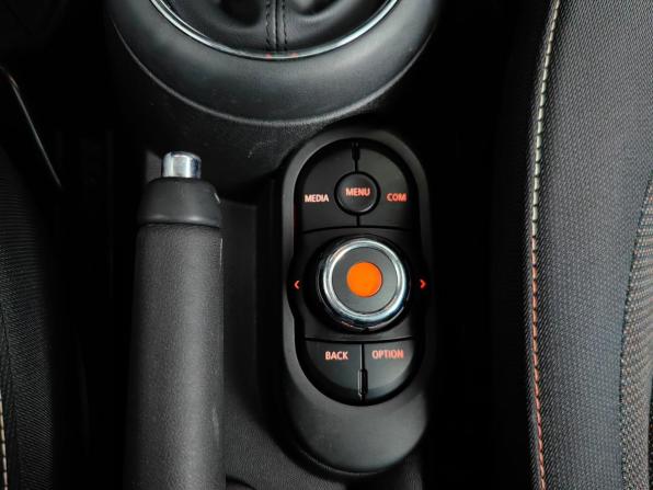 Mini Hatch III (F55/F56) Рестайлинг с пробегом 2019 года, цена 1 698 000 рублей, 143151 км, хэтчбек, Автокод Объявления