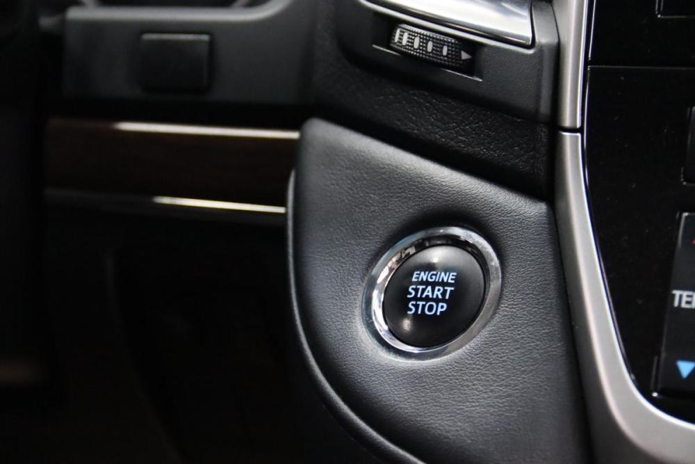 Toyota Land Cruiser 200 Series Рестайлинг 2 Сургут  - изображение 25