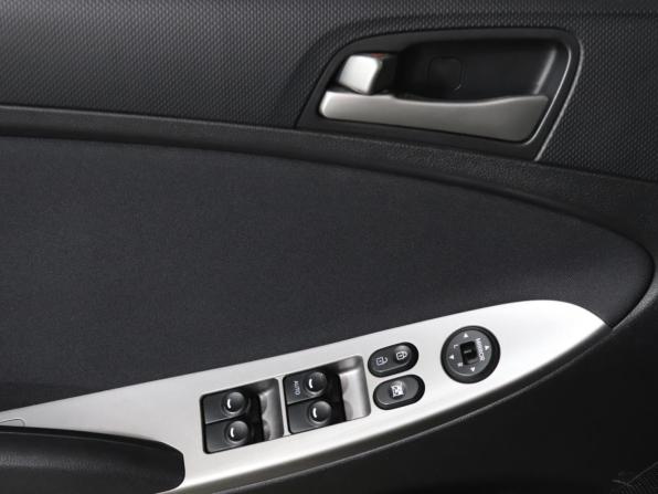 Hyundai Solaris I Рестайлинг с пробегом 2015 года, цена 799 000 рублей, 214430 км, хэтчбек, Автокод Объявления