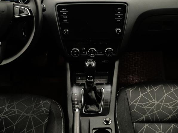 Skoda Octavia III (A7) Рестайлинг с пробегом 2020 года, цена 1 587 000 рублей, 217000 км, лифтбек, Автокод Объявления