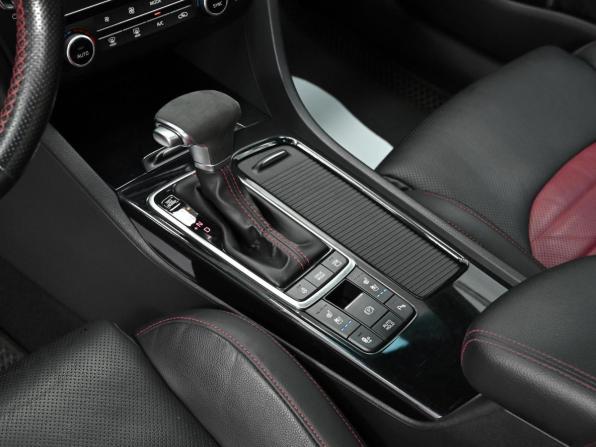 Kia Optima IV Рестайлинг с пробегом 2019 года, цена 2 099 000 рублей, 99000 км, седан, Автокод Объявления