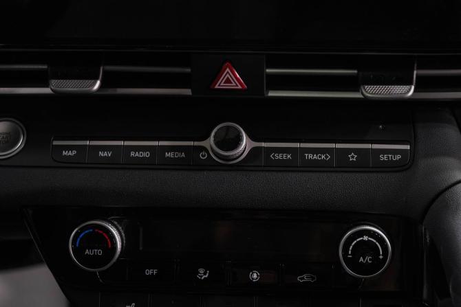 Hyundai Elantra VII (CN7) Рестайлинг с пробегом 2024 года, цена 2 569 000 рублей, 3500 км, седан, Автокод Объявления