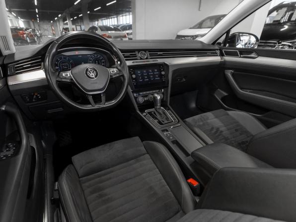 Volkswagen Passat B8 с пробегом 2018 года, цена 2 380 000 рублей, 106838 км, седан, Автокод Объявления