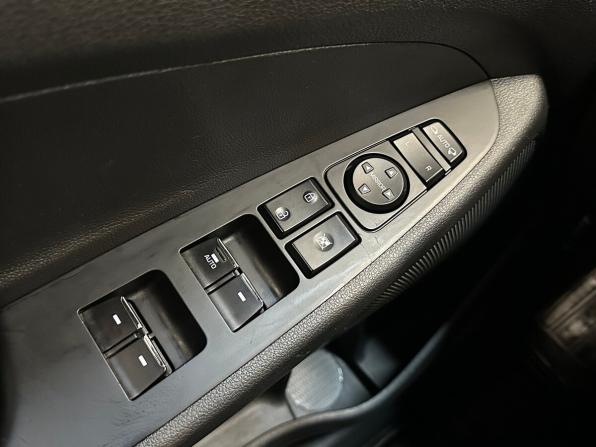 Hyundai Tucson III с пробегом 2018 года, цена 1 799 000 рублей, 242681 км, внедорожник, Автокод Объявления