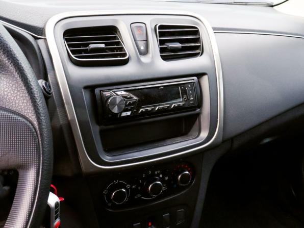 Renault Logan II с пробегом 2015 года, цена 549 000 рублей, 203465 км, седан, Автокод Объявления