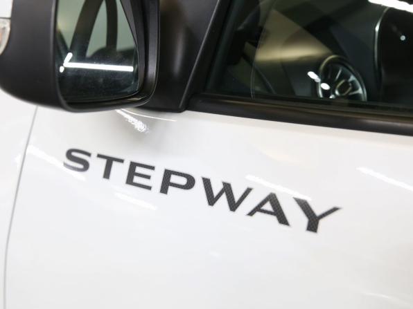 Renault Logan II Рестайлинг с пробегом 2021 года, цена 1 435 000 рублей, 53220 км, седан, Автокод Объявления