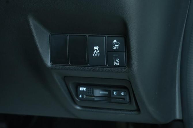 Honda Stepwgn V с пробегом 2016 года, цена 2 049 000 рублей, 97150 км, минивэн, Автокод Объявления
